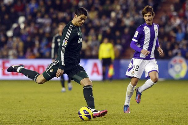 Real Madrid venció al Valladolid y sigue en la pelea