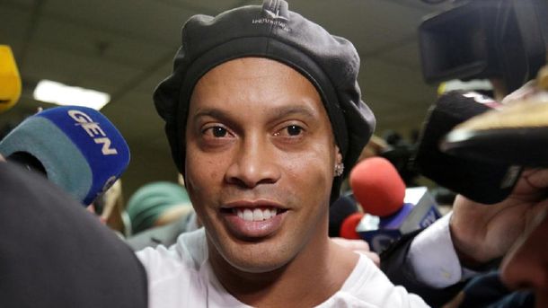 Ronaldinho anunció que dio positivo de coronavirus