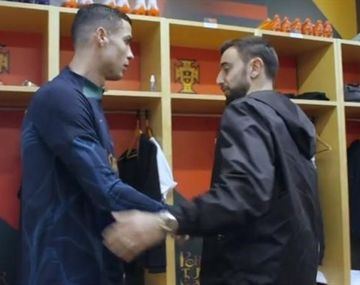 ¿Mal clima en Portugal? El frio saludo entre Cristiano Ronaldo y Bruno Fernandes