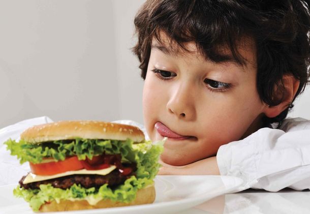 Salchichas y Hamburguesas, preferidas en casas con hijos jóvenes