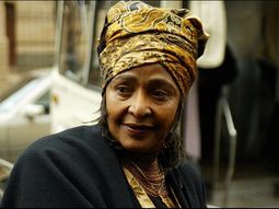 la ex de mandela subasta cuadros para pagar deudas la ex de mandela subasta cuadros para pagar deudas