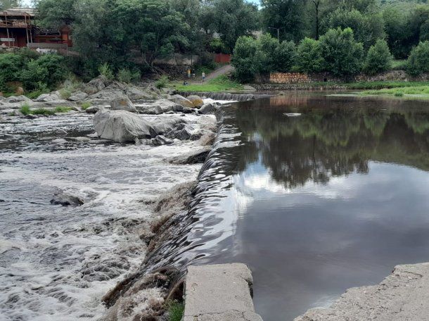 Córdoba: un turista se tiró al río, se golpeó la cabeza contra una piedra y murió