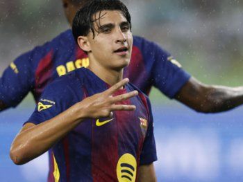 Quién es Toni Fernández, el delantero de 17 años que puede debutar en La Liga con el Barcelona
