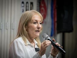 La precandidata presidencial del Frente Amplio, Carolina Cosse, criticó la injerencia política del gobierno en la causa Antel Arena. La precandidata presidencial del Frente Amplio, Carolina Cosse, criticó la injerencia política del gobierno en la causa Antel Arena.