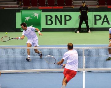Argentina cayó en el dobles ante Polonia y ahora se impone 2-1 en la serie
