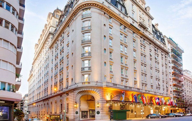 Huésped del hotel Alvear le pegó a un empleado y fue detenido