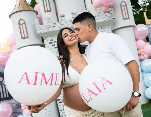 Daniela Celis y Thiago Medina celebraron los dos meses de sus gemelas