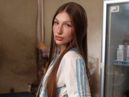 escandalo con yami safdie por viejos tuits discriminatorios: que dicen