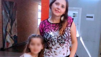 Gabriela junto a su hija Gabriela junto a su hija