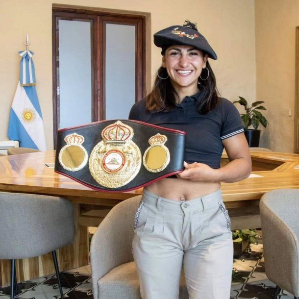 Le robaron el cinturón de campeona del mundo a la boxeadora Nazarena Romero