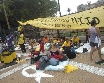 Protesta del MIJD de Raúl Castells en Plaza de Mayo
