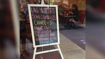 escrachan a un bar porteno que colgo un cartel sexista escrachan a un bar porteno que colgo un cartel sexista