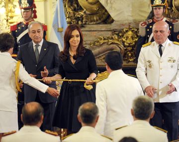 Cristina relevó a la cúpula de las Fuerzas Armadas