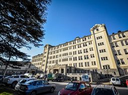 Investigan la muerte de un enfermero en el Hospital Interzonal General de Agudos de Mar del Plata Investigan la muerte de un enfermero en el Hospital Interzonal General de Agudos de Mar del Plata