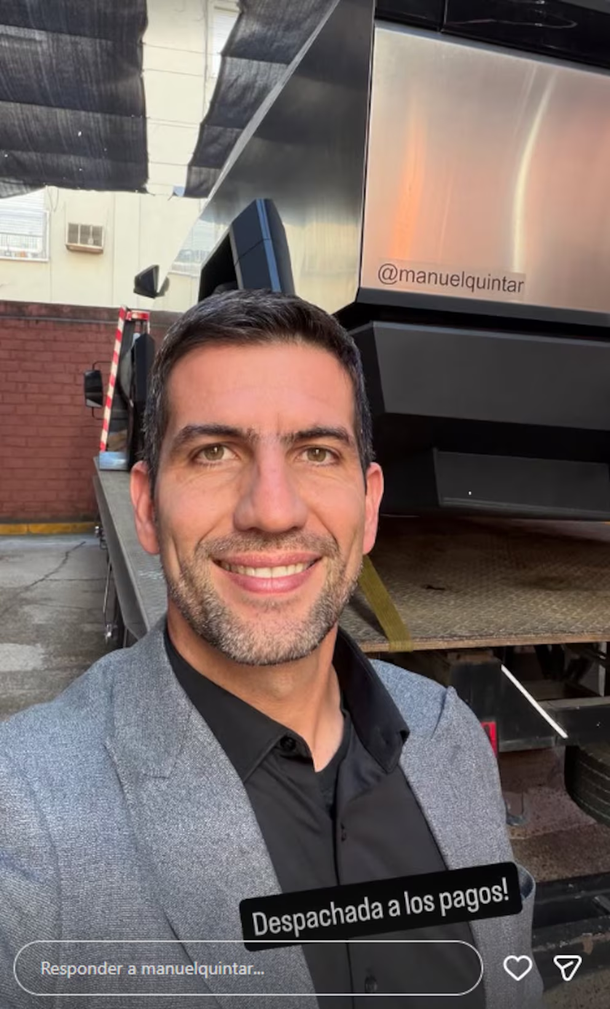El diputado de La Libertad Avanza, Manuel Quintar, junto a su Tesla Cybertruck. El diputado de La Libertad Avanza, Manuel Quintar, junto a su Tesla Cybertruck.