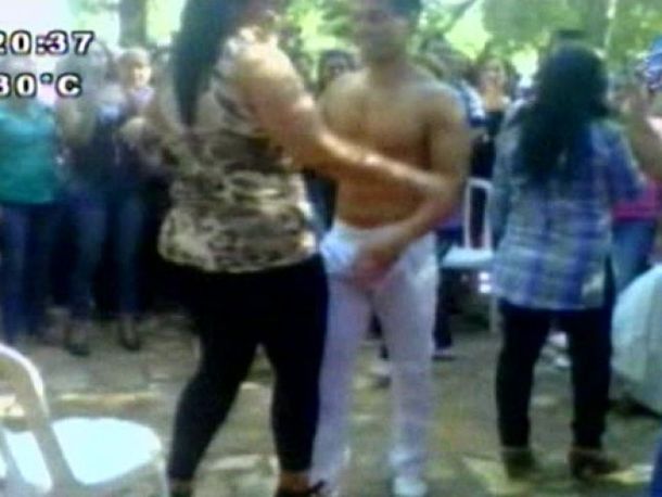Una jornada educativa terminó con un stripper y bailes eróticos
