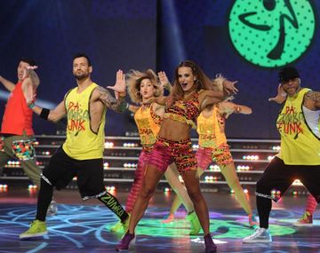 Jésica Cirio abrió el ritmo de la zumba.