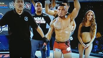 Le pegó una trompara a una promotora artes marciales mixtas Le pegó una trompara a una promotora artes marciales mixtas