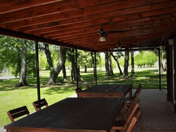 El pueblo cercano que ofrece una salida de relax y paseo.
