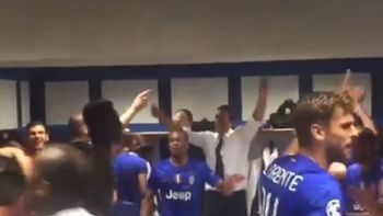 ¿y tevez? como en el partido, tampoco se lo vio en los festejos de la juve ¿y tevez? como en el partido, tampoco se lo vio en los festejos de la juve