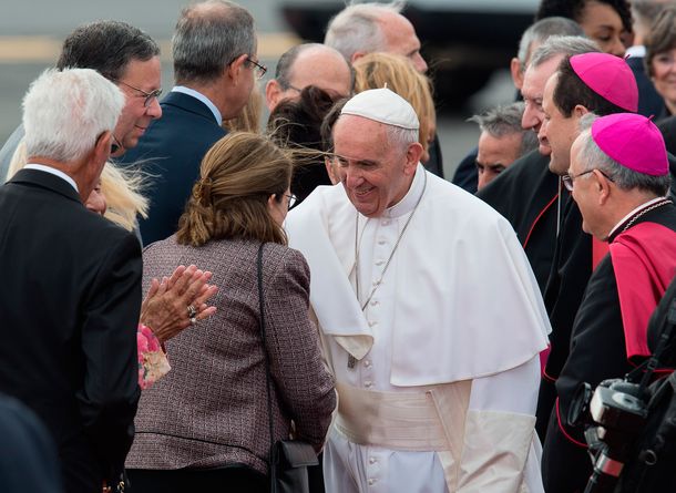 El Papa instó a valorar la inmensa contribución que las mujeres hacen en las comunidades