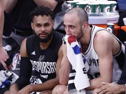 Emanuel Ginóbili conmovido por la ovación Emanuel Ginóbili conmovido por la ovación