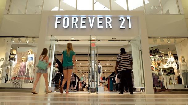 La cadena Forever 21 se declaró en bancarrota y cierra 350 locales en todo el mundo