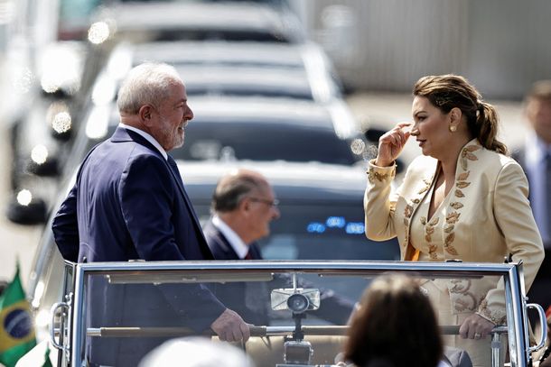 Quién le entregó la banda a Lula