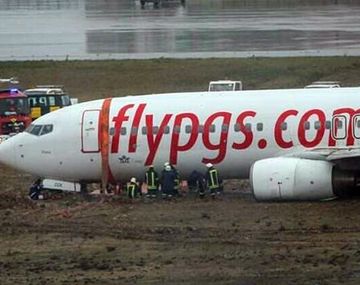 Pánico en Turquía: un avión despistó