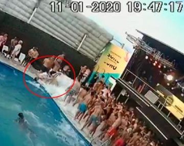 Se golpeó la cabeza en una pileta durante una pool party en Carlos Paz y quedó en coma