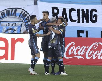 Atlético Tucumán goleó a Racing en el Cilindro