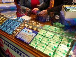 ¿Por qué en La Costa sólo se podrán comprar alfajores locales?