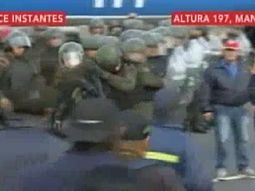 video: asi atacaron a la gendarmeria los colectiveros de la linea 60 video: asi atacaron a la gendarmeria los colectiveros de la linea 60