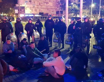 Detuvieron a ocho hinchas de Deportivo Cali con machetes y navajas