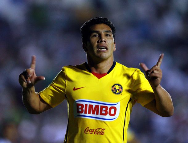 Un jugador marcó un gol olímpico con una bala en la cabeza