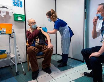 Reino Unido pide a los alérgicos que no se apliquen la vacuna de Pfizer