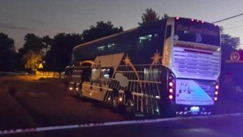 horror en misiones: encuentran a una mujer muerta en el bano de un micro