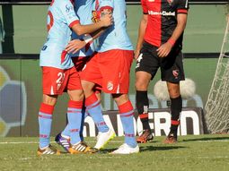 desahogo para palermo: arsenal celebro su primer triunfo frente a newells desahogo para palermo: arsenal celebro su primer triunfo frente a newells