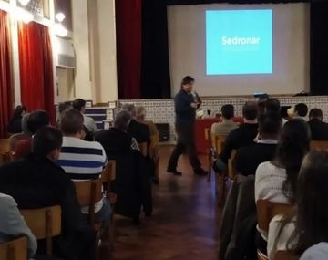 Un empleado de la Sedronar fue borracho a una charla sobre adicciones