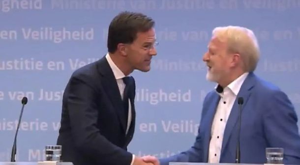 VIDEO: El blooper del primer ministro de Holanda por el coronavirus