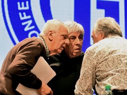 la cgt alcanzo la anhelada unidad con un triunvirato en la conduccion la cgt alcanzo la anhelada unidad con un triunvirato en la conduccion