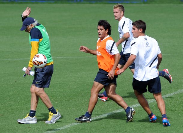 El terrible pelotazo de Riquelme a Bianchi en el entrenamiento de Boca