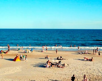 Conmoción en Uruguay: una persona murió por la bacteria de la playa