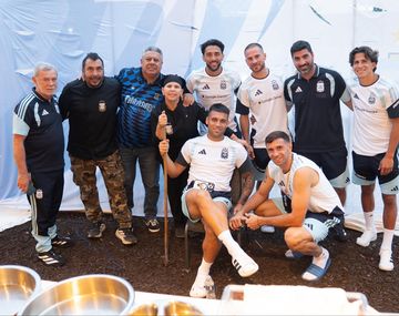 Otro asadazo con la banda: Chiqui Tapia lideró la parrillada de la Selección antes de jugar contra Austria