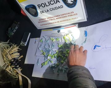 Detuvieron en Balvanera a una mujer que vendía cocaína y la escondía en el tapabocas