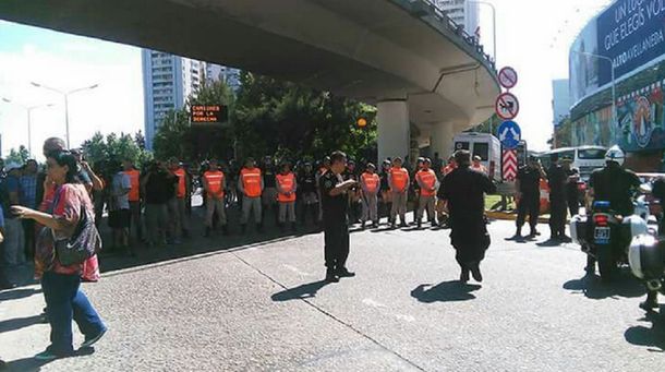 Prefectura impide el paso a Barrios de Pie en Puente Pueyrredón