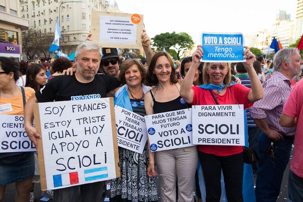 Autoconvocados al Obelisco en apoyo a scioli