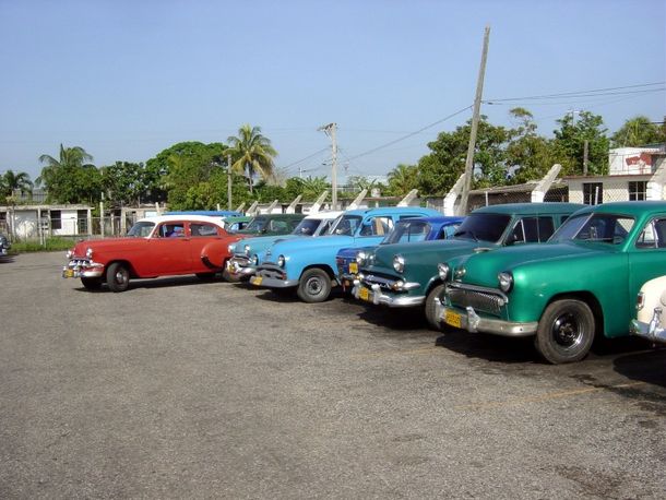 Tras levantar la restricción, el gobierno cubano implementa una web para la compra y venta de autos