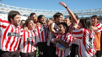 #el7a0noseolvidanuncamas: estudiantes recuerda el 7 a 0 frente al lobo