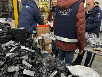 Detectan más irregularidades de importadores, esta vez con cargadores de celulares y notebooks